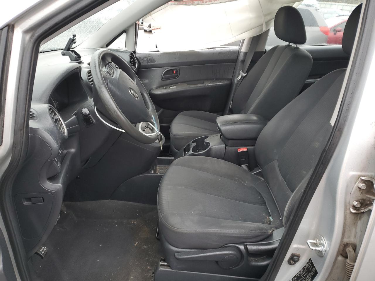 2009 Kia Rondo - Image 7