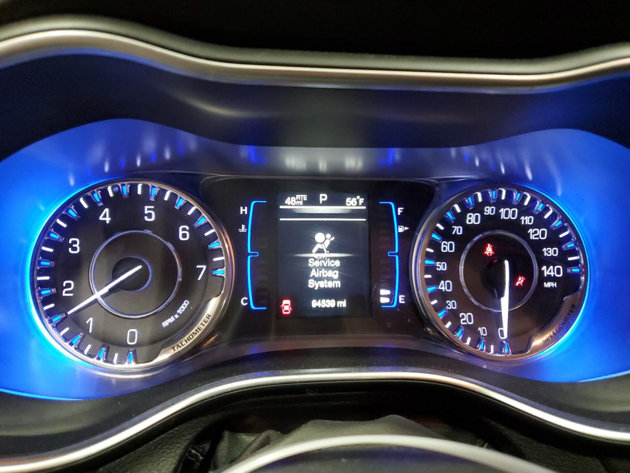 2016 Chrysler 200 - Image 9