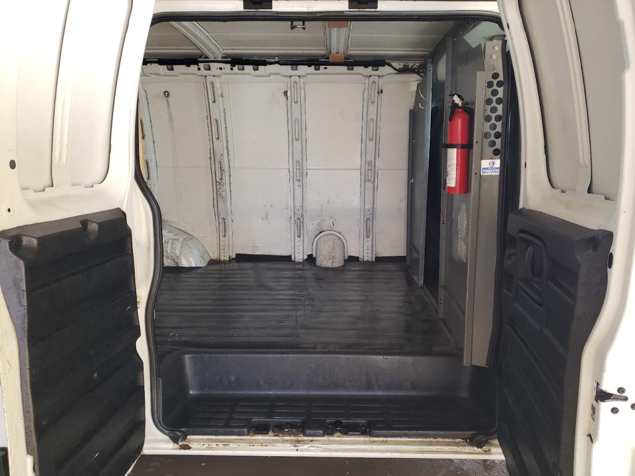 2014 Chevrolet Express - Image 11
