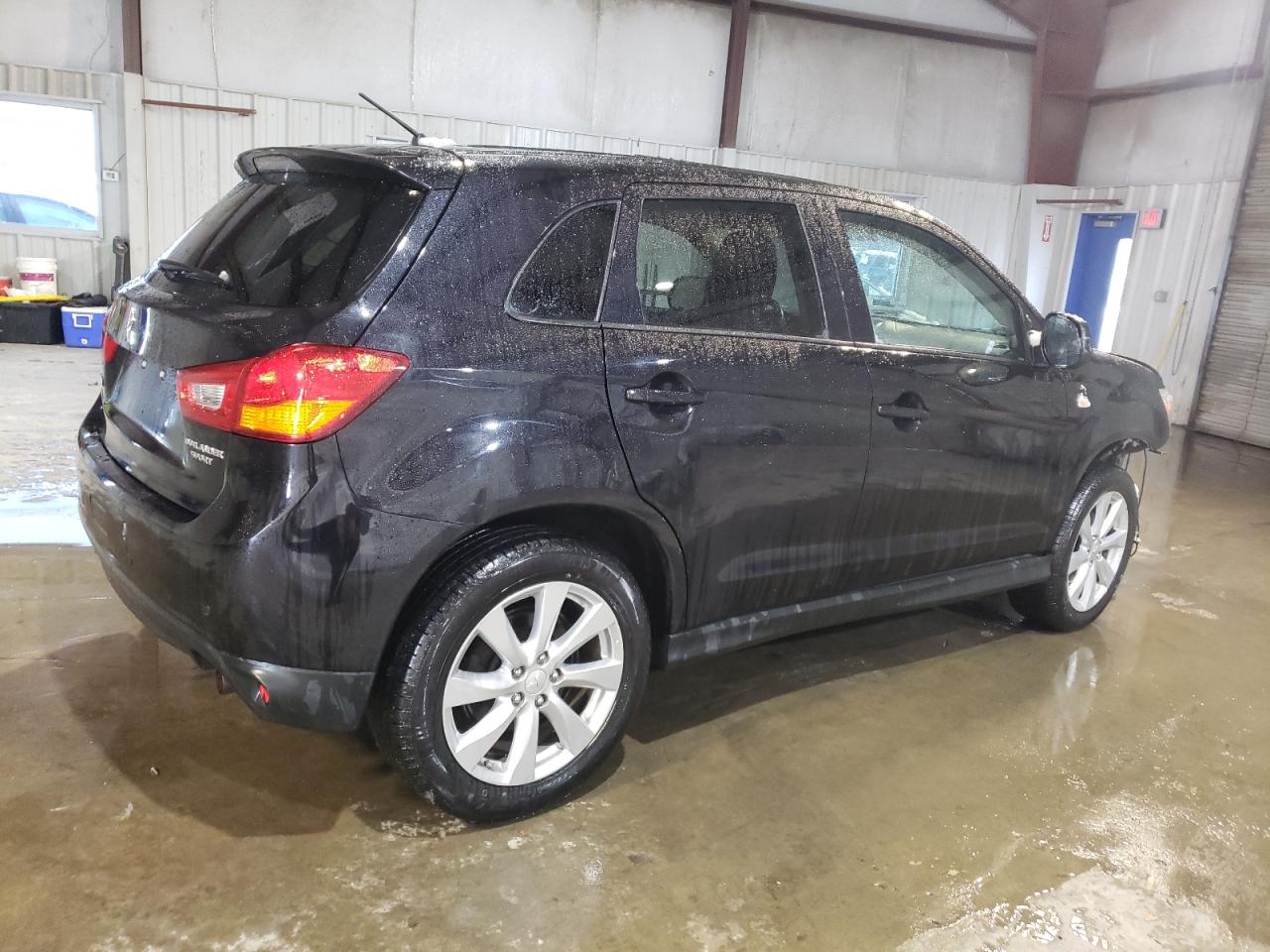 2014 Mitsubishi Outlander - Image 3