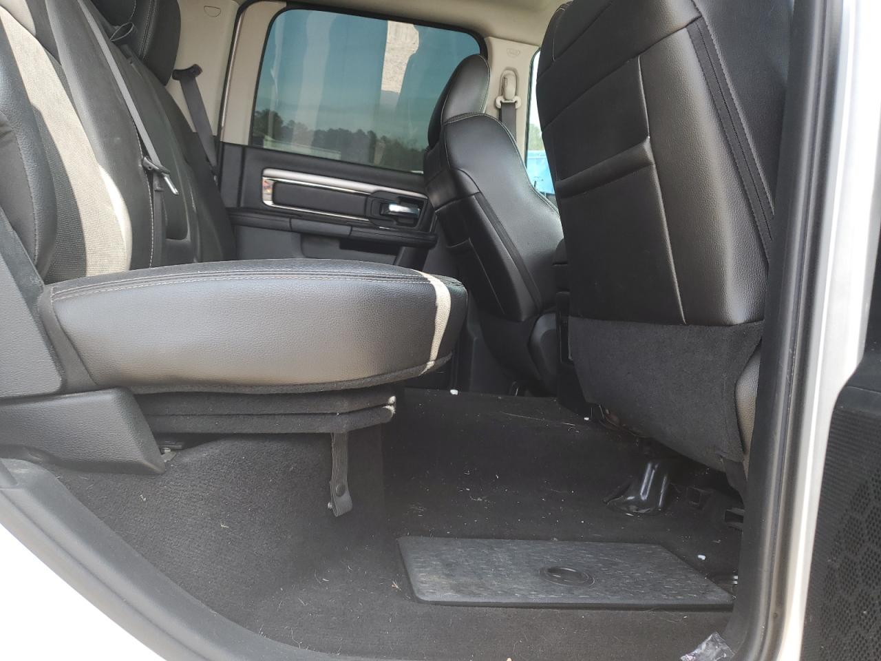 2016 RAM 1500 - Image 10