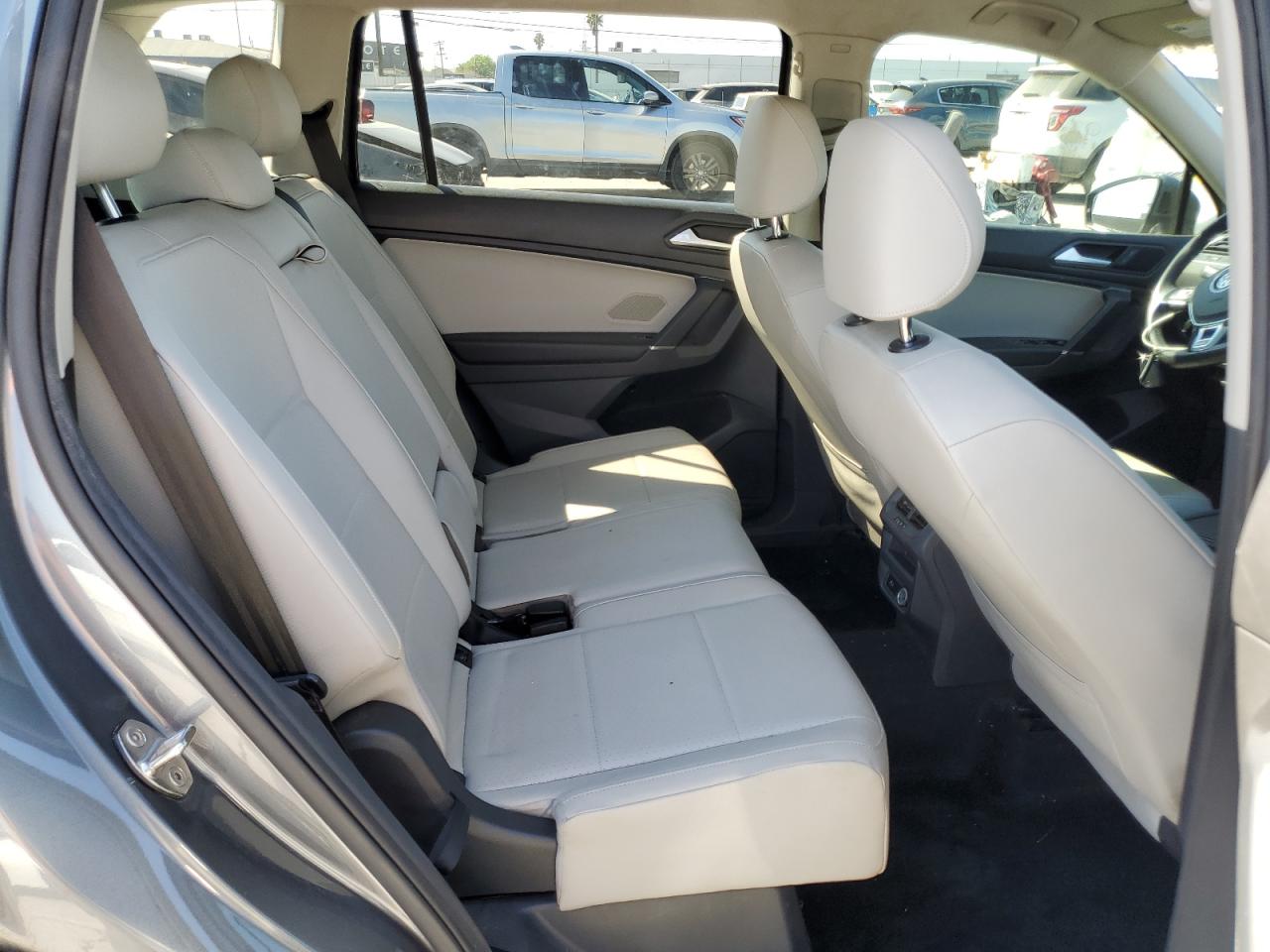 2020 Volkswagen Tiguan - Image 11