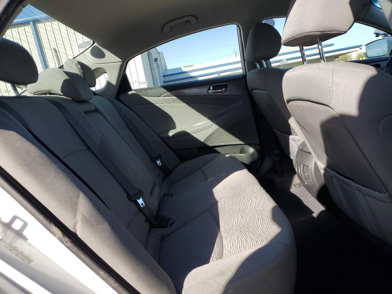 2011 Hyundai Sonata - Image 10