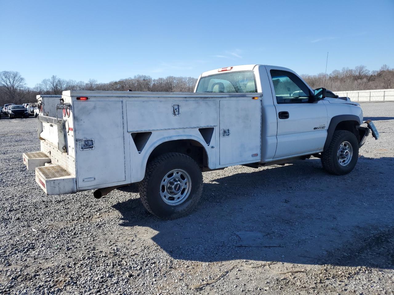 2007 Chevrolet Silverado - Image 3