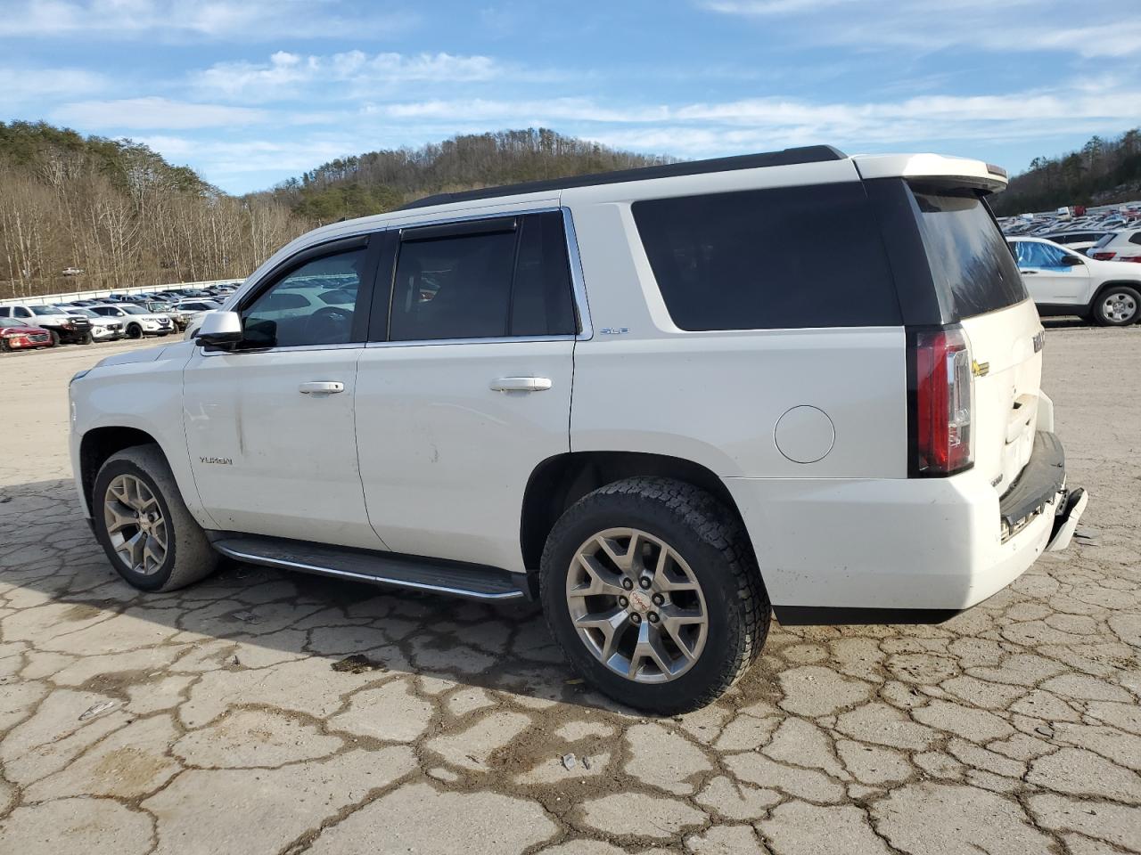 2015 GMC Yukon - Image 2