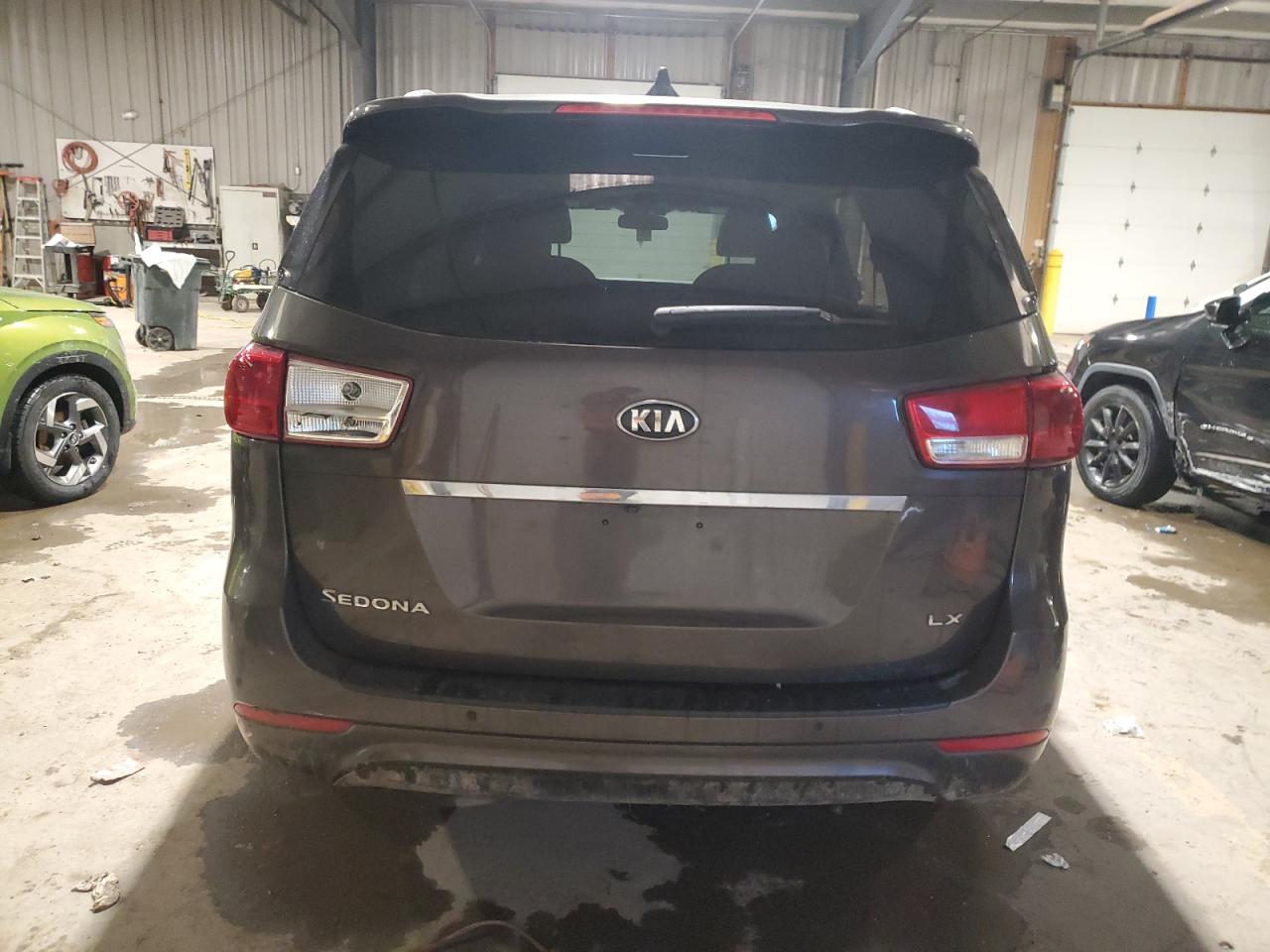 2016 Kia Sedona - Image 6