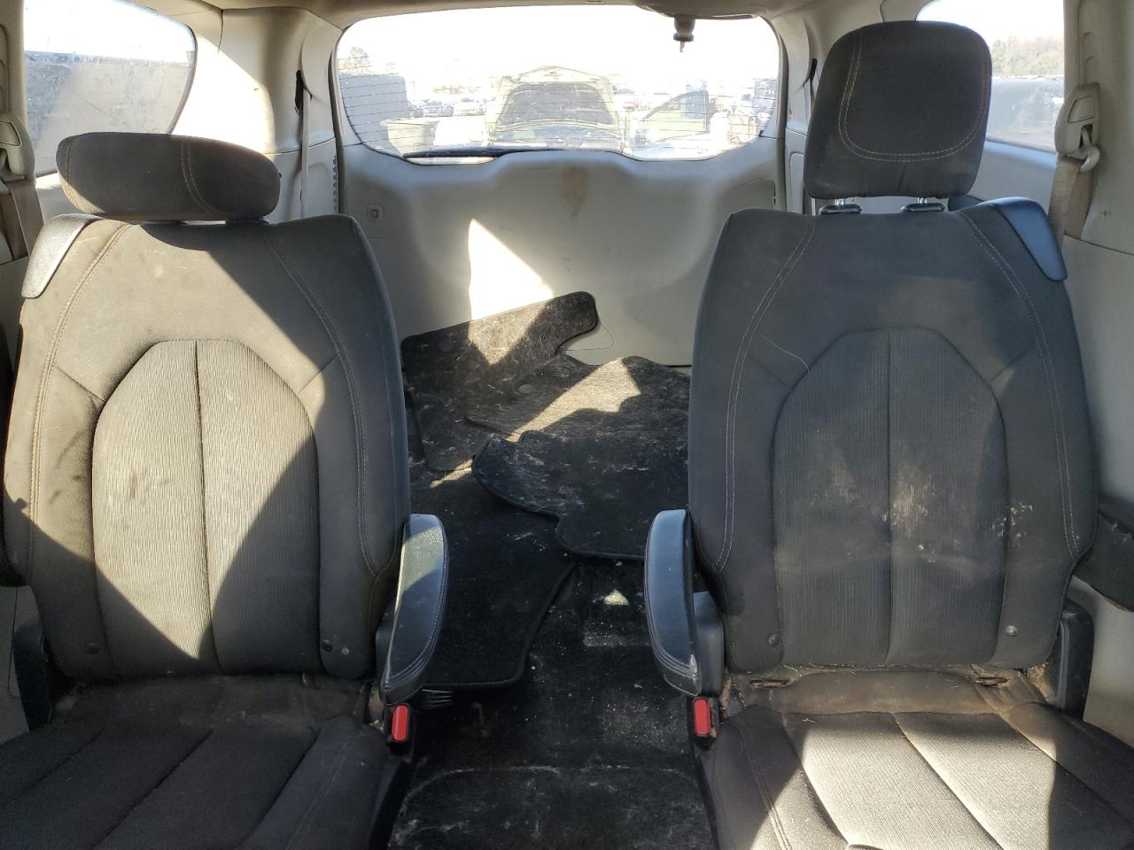 2018 Chrysler Pacifica - Image 10