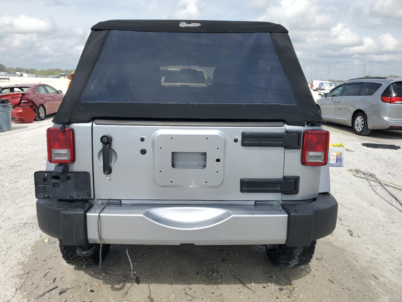 2016 Jeep Wrangler - Image 6