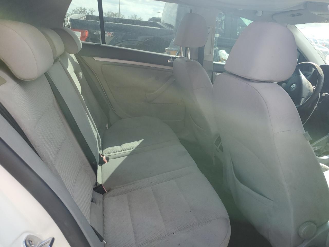 2007 Volkswagen Golf - Image 11