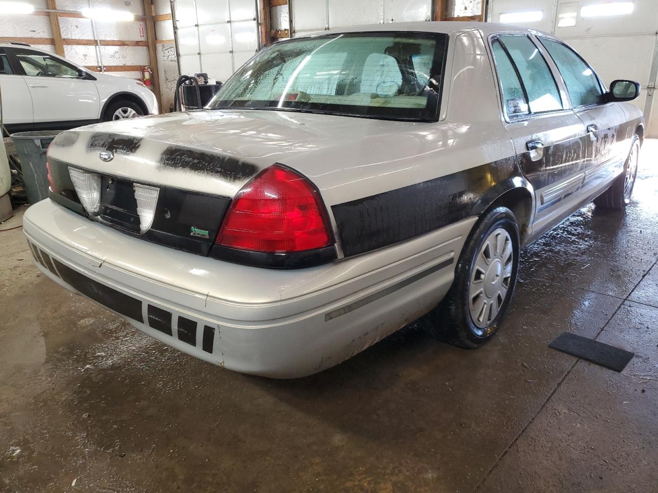 2011 Ford Crown Victoria - Image 3
