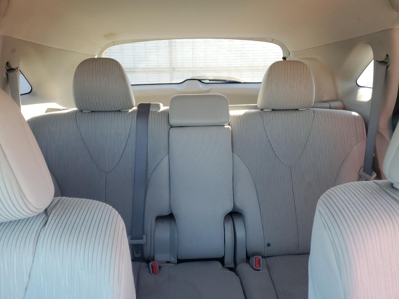 2010 Toyota Venza - Image 10