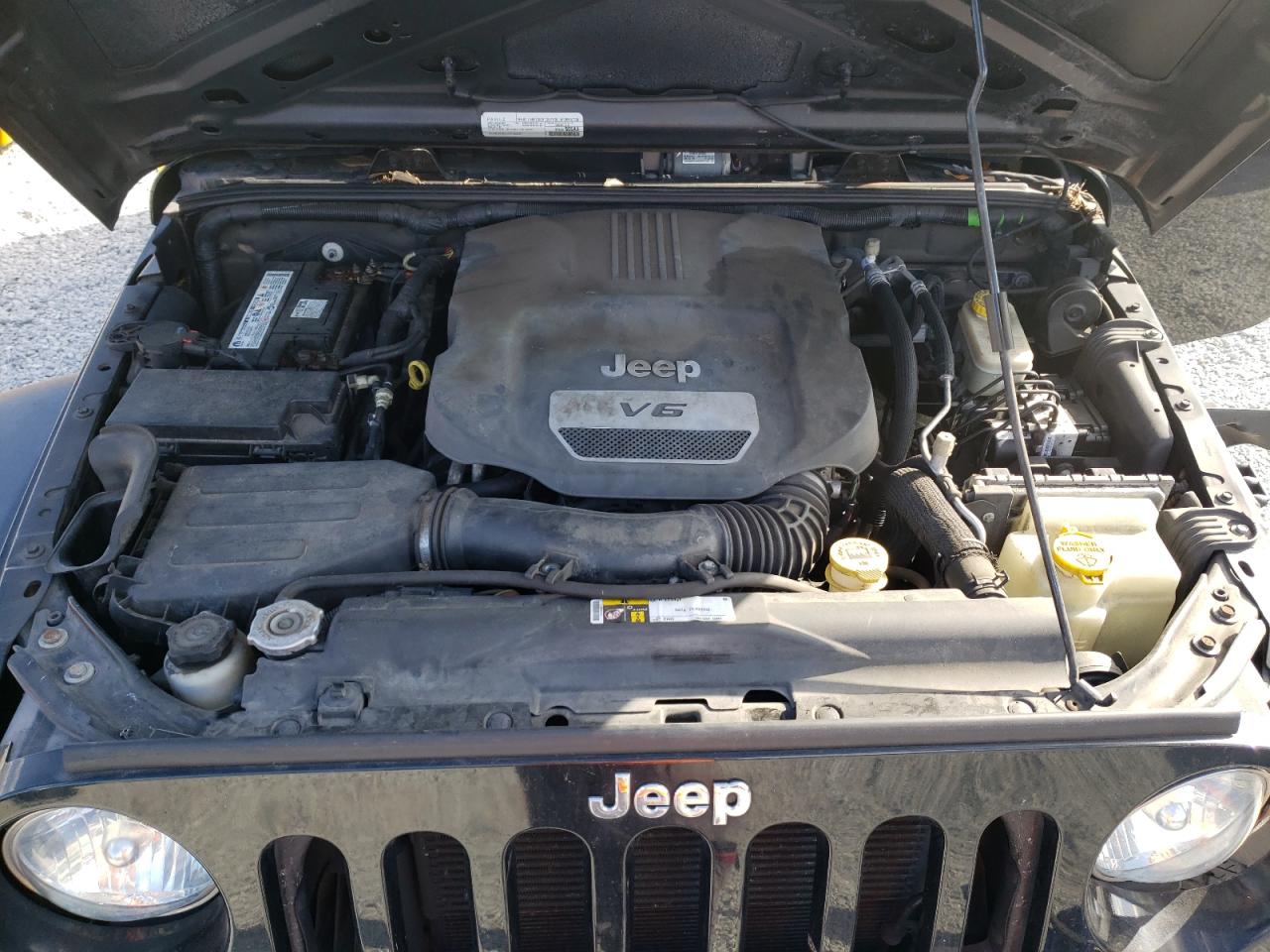 2016 Jeep Wrangler - Image 12