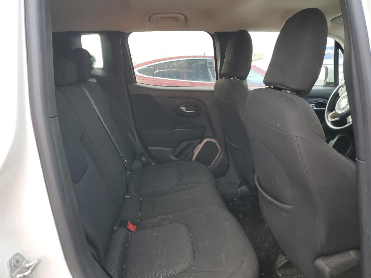 2015 Jeep Renegade - Image 11
