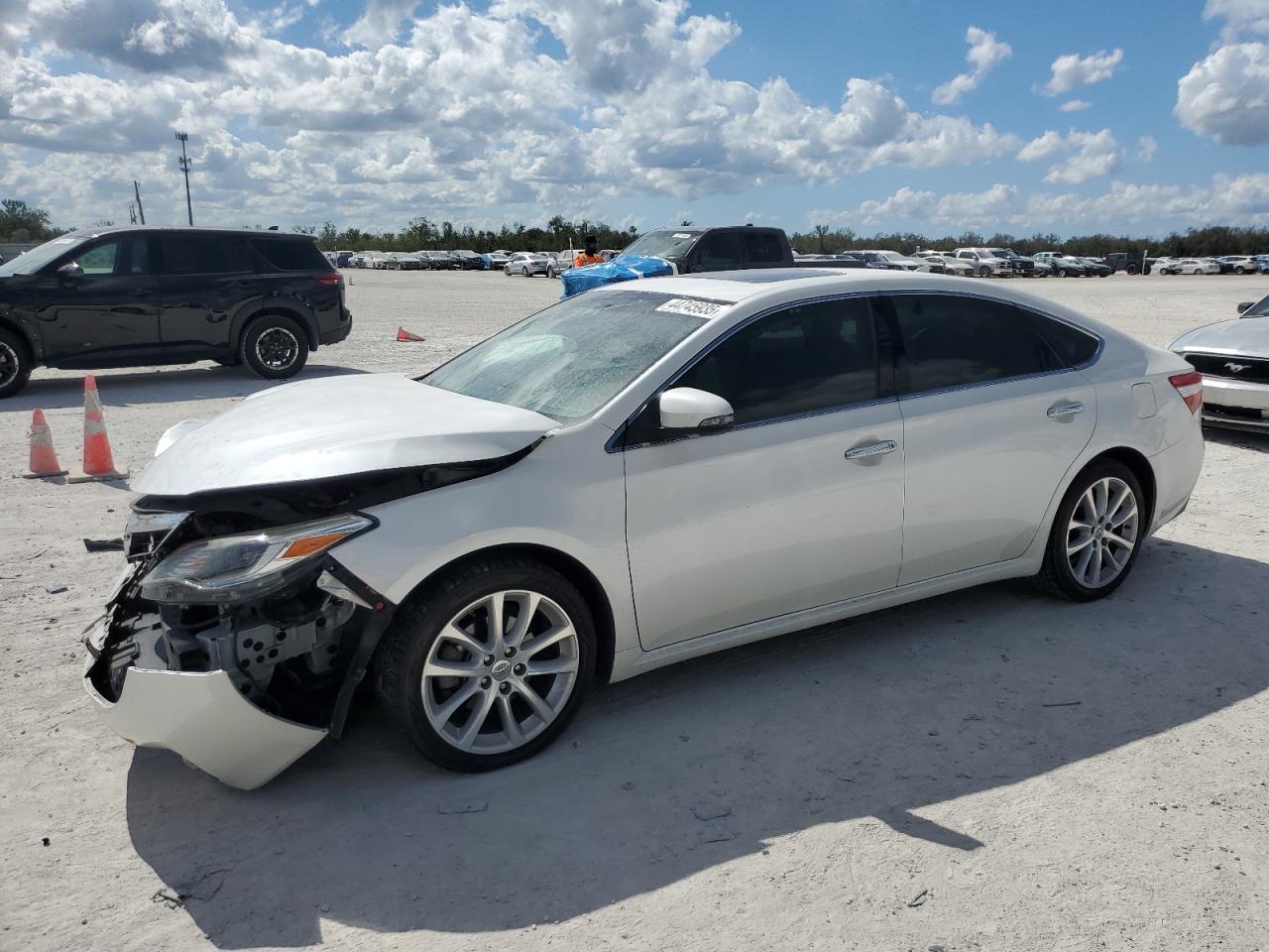 2014 Toyota Avalon - Image 1