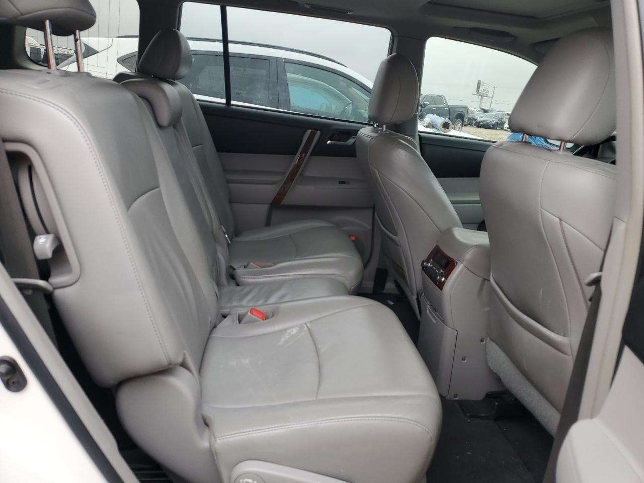 2011 Toyota Highlander - Image 11