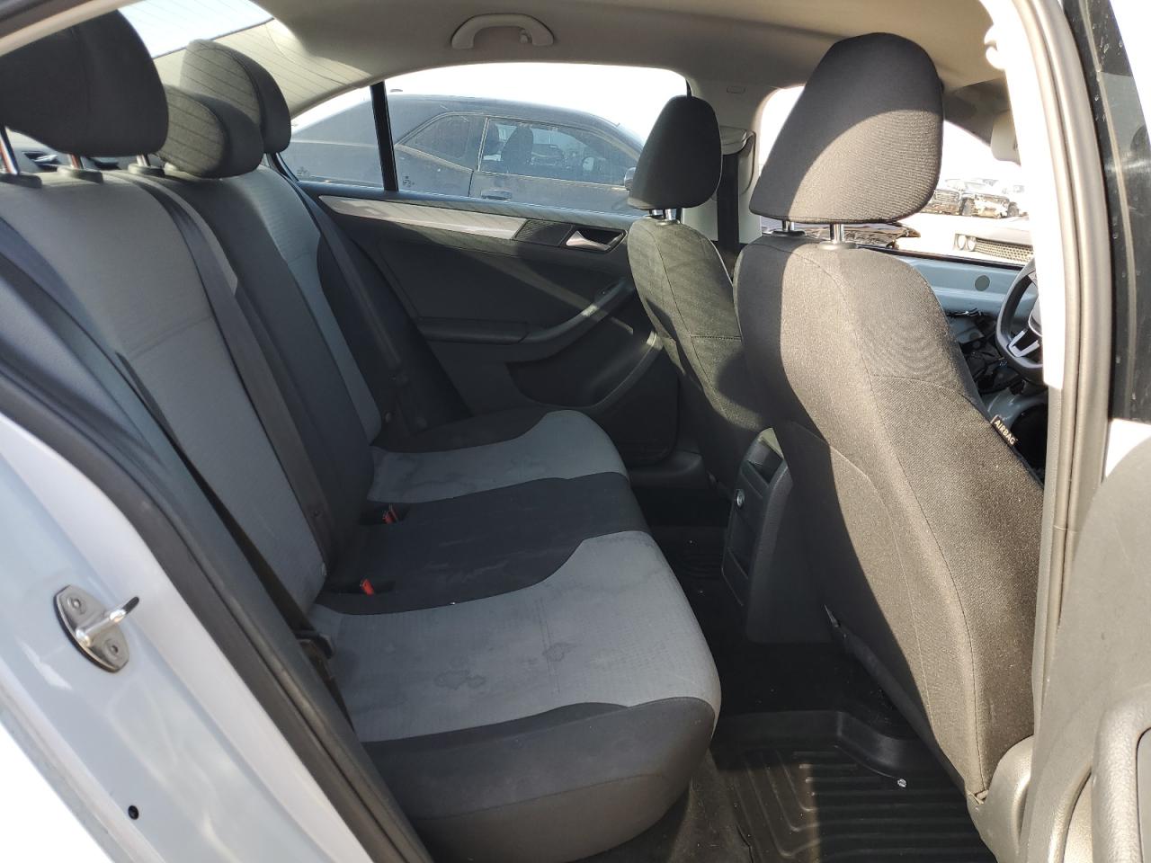 2017 Volkswagen Jetta - Image 10