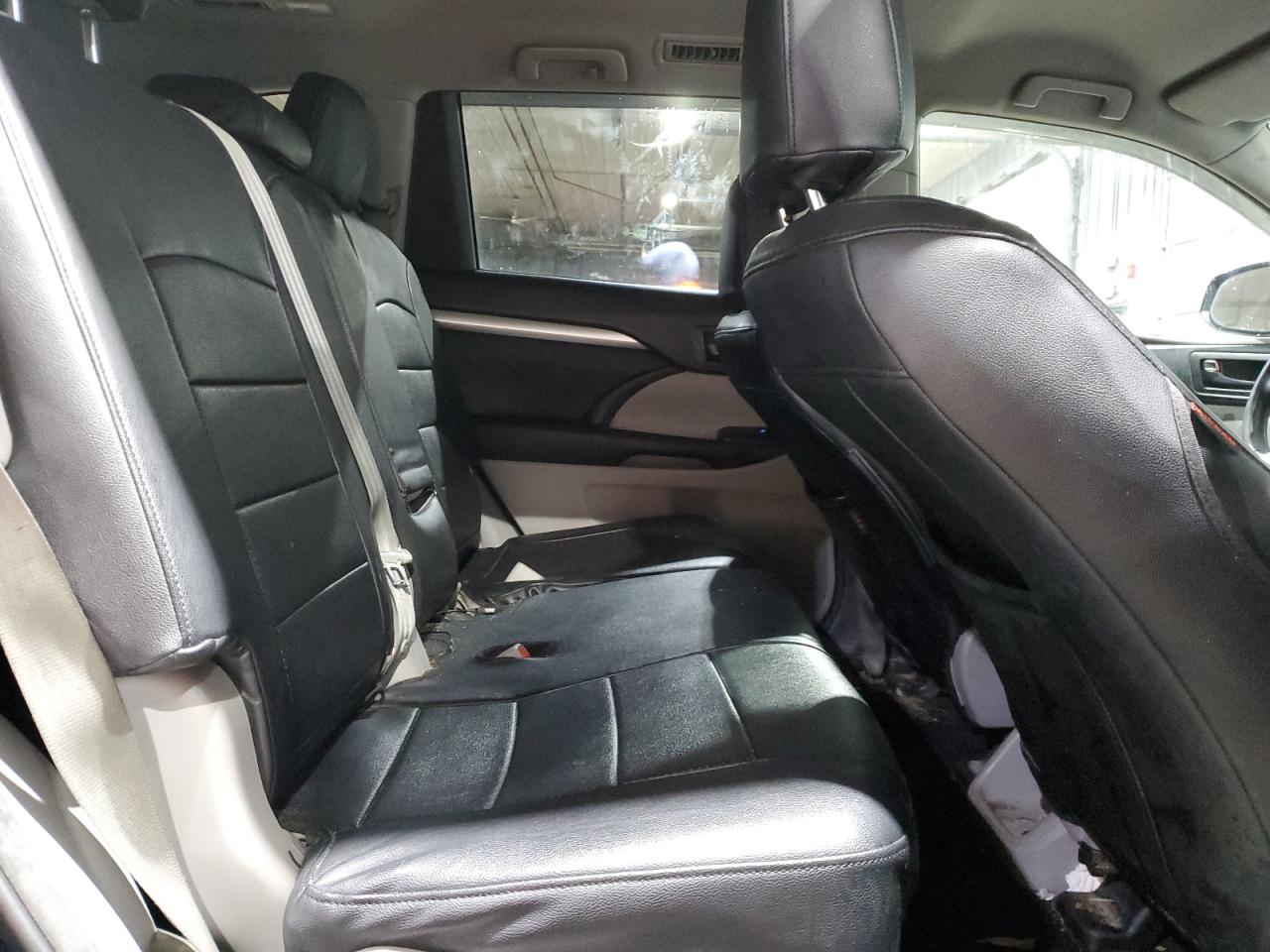 2015 Toyota Highlander - Image 11