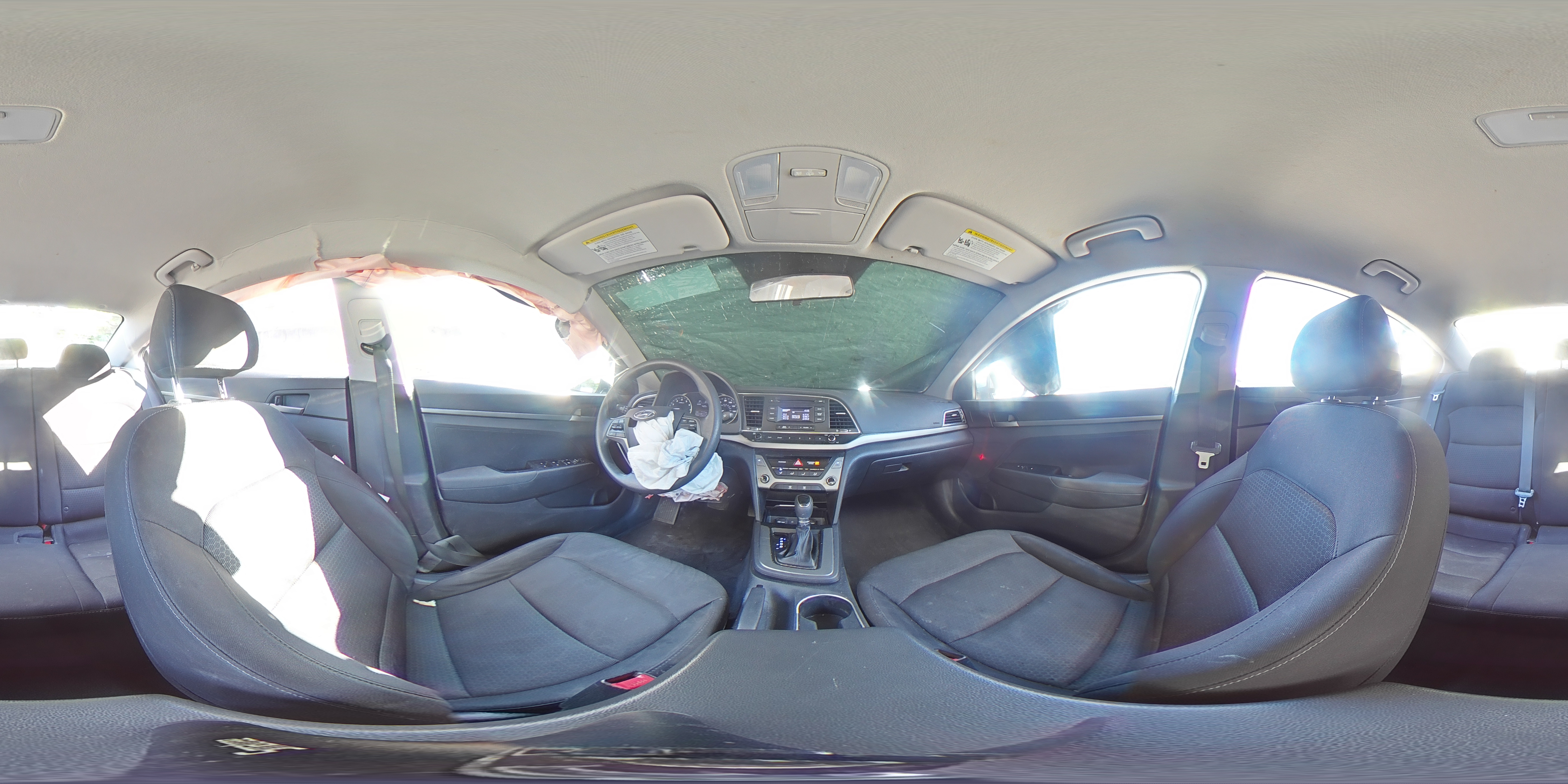 2018 Hyundai Elantra - Image 13