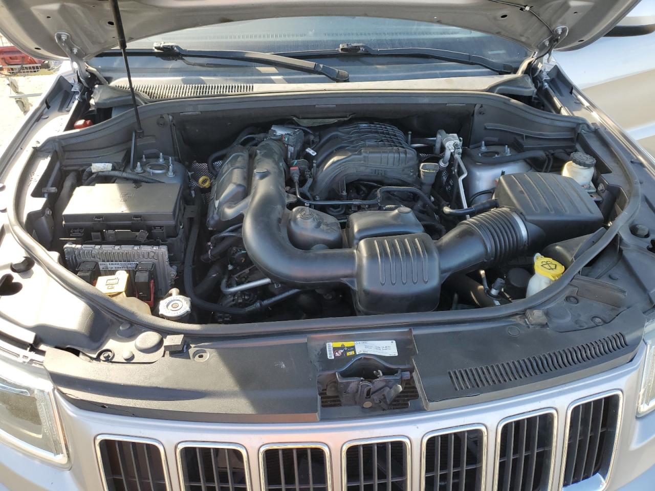 2014 Jeep Grand Cherokee - Image 12