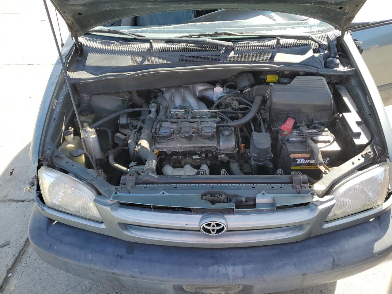 1998 Toyota Sienna - Image 13