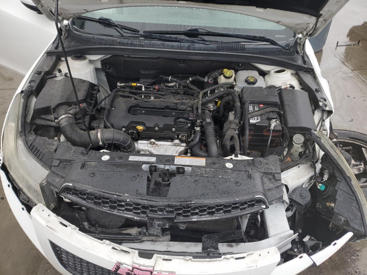 2013 Chevrolet Cruze - Image 11