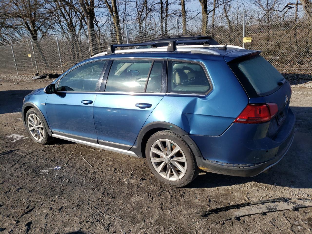 2017 Volkswagen Golf - Image 2
