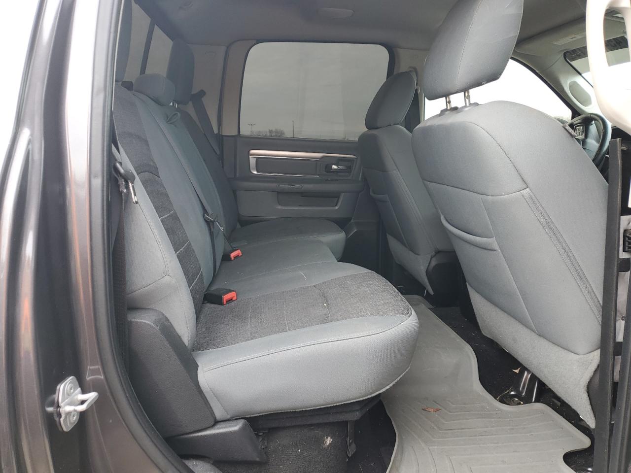 2015 RAM 1500 - Image 10