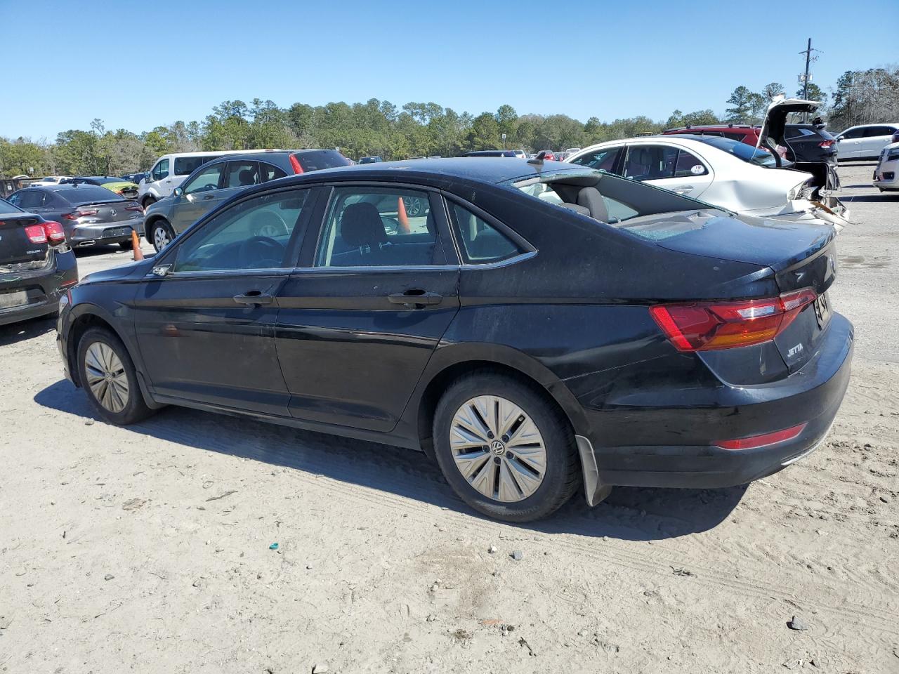 2019 Volkswagen Jetta - Image 2
