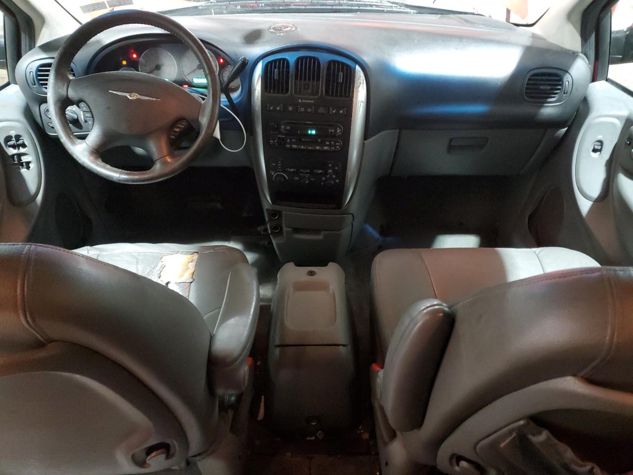 2005 Chrysler Town & Country - Image 8