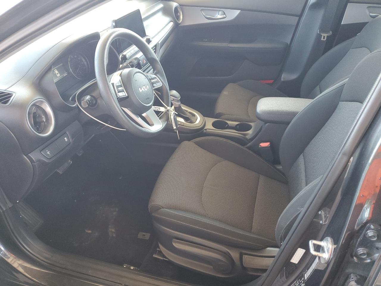 2022 Kia Forte - Image 7