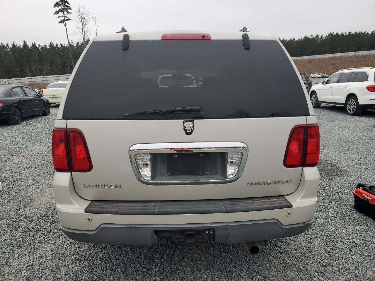 2004 Lincoln Navigator - Image 6