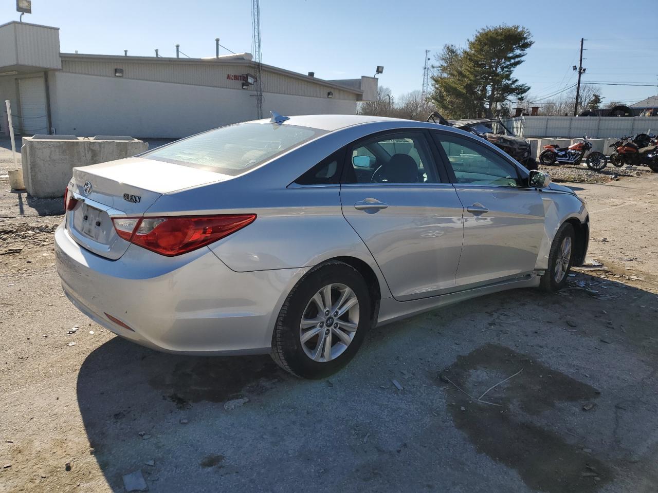 2011 Hyundai Sonata - Image 3