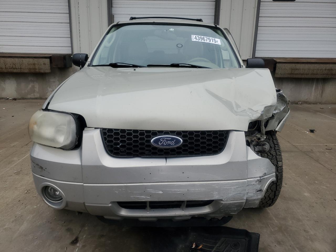 2005 Ford Escape - Image 5