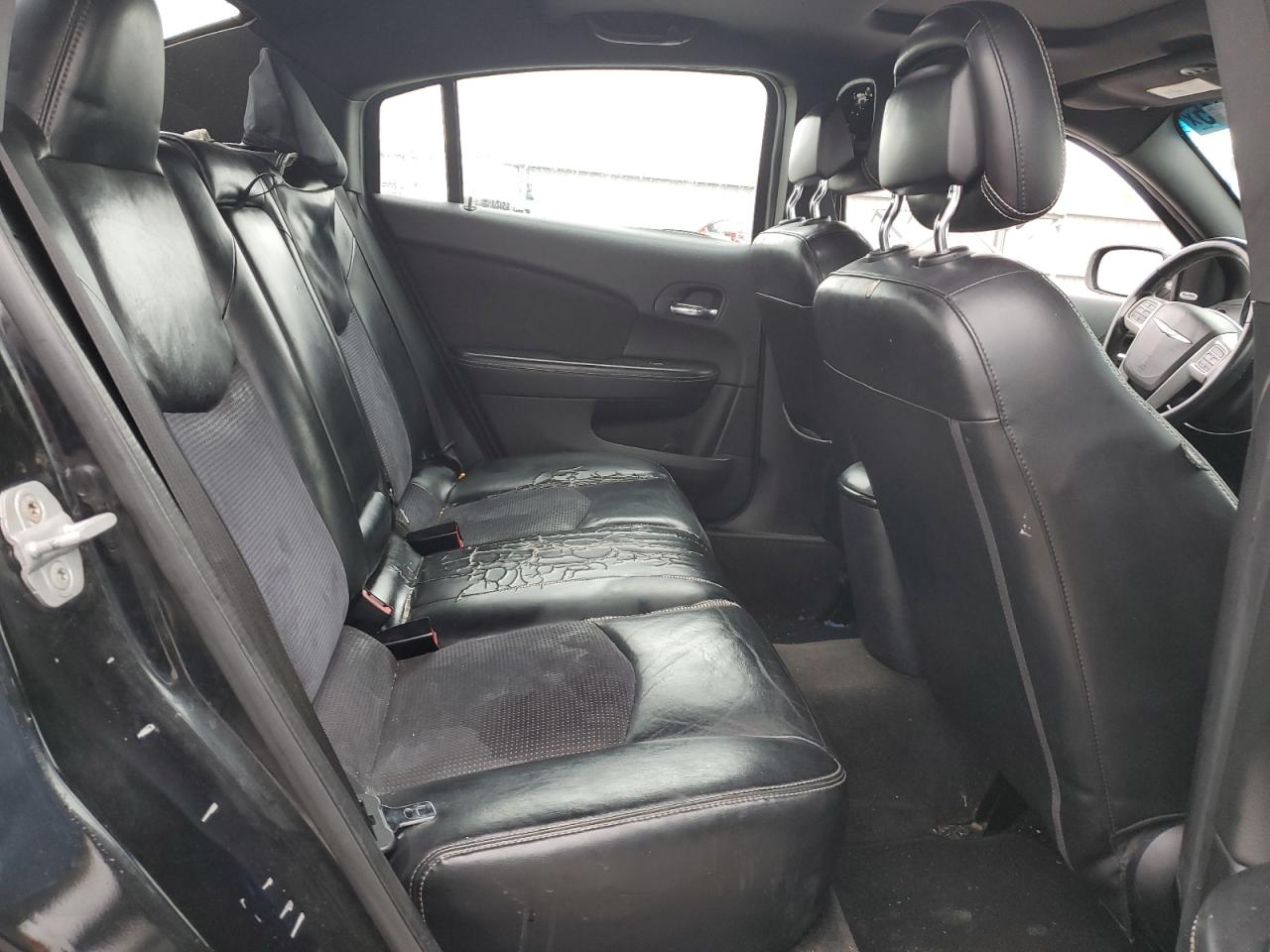 2012 Chrysler 200 - Image 10