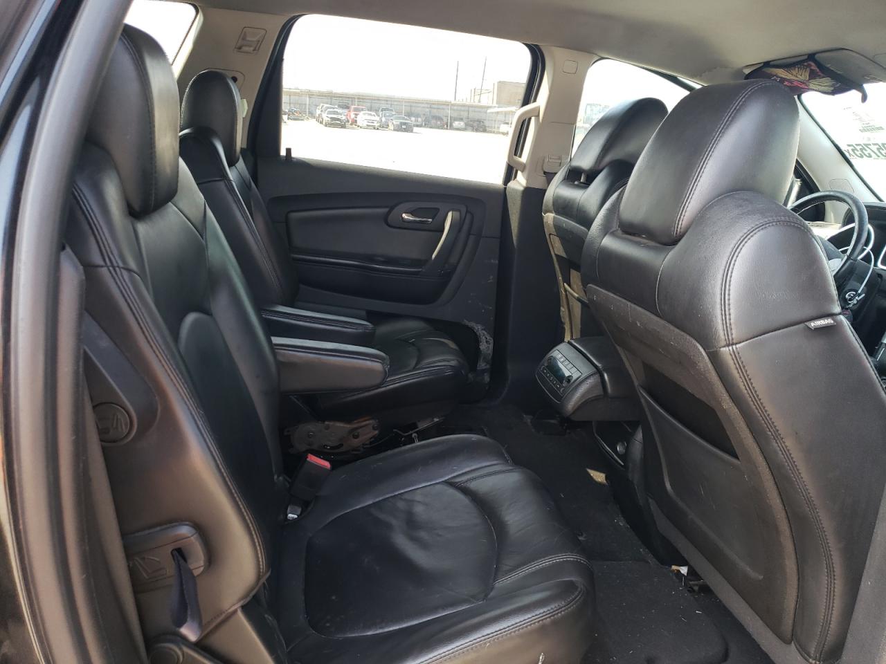2010 Chevrolet Traverse - Image 11