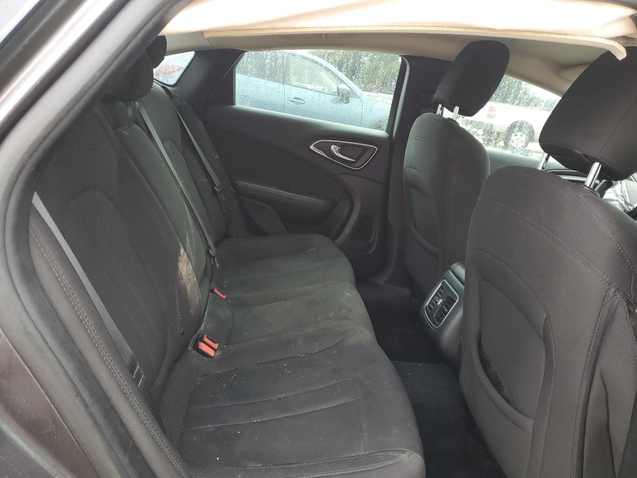 2015 Chrysler 200 - Image 11