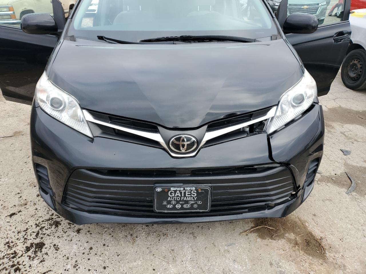 2019 Toyota Sienna - Image 12