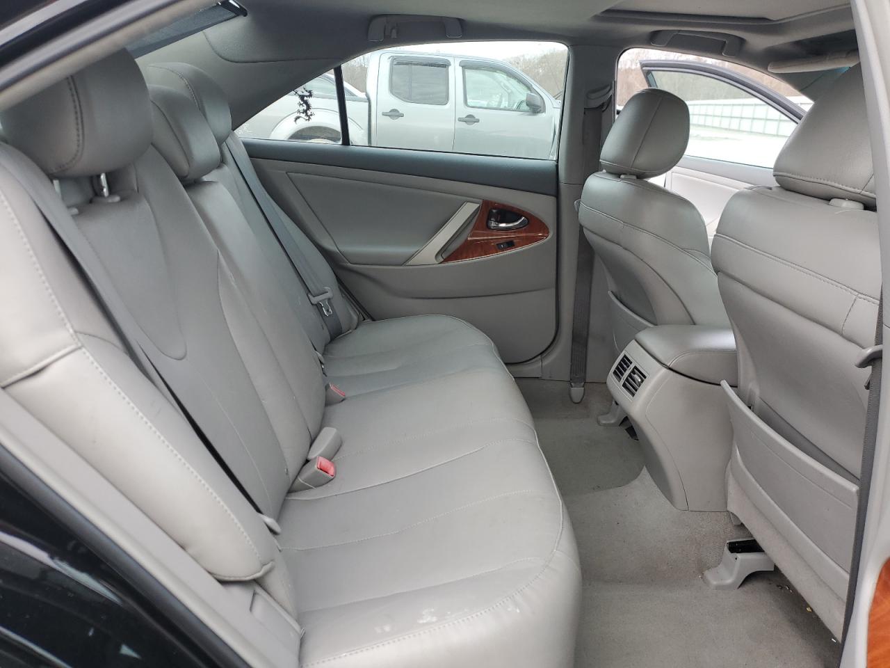 2011 Toyota Camry - Image 11