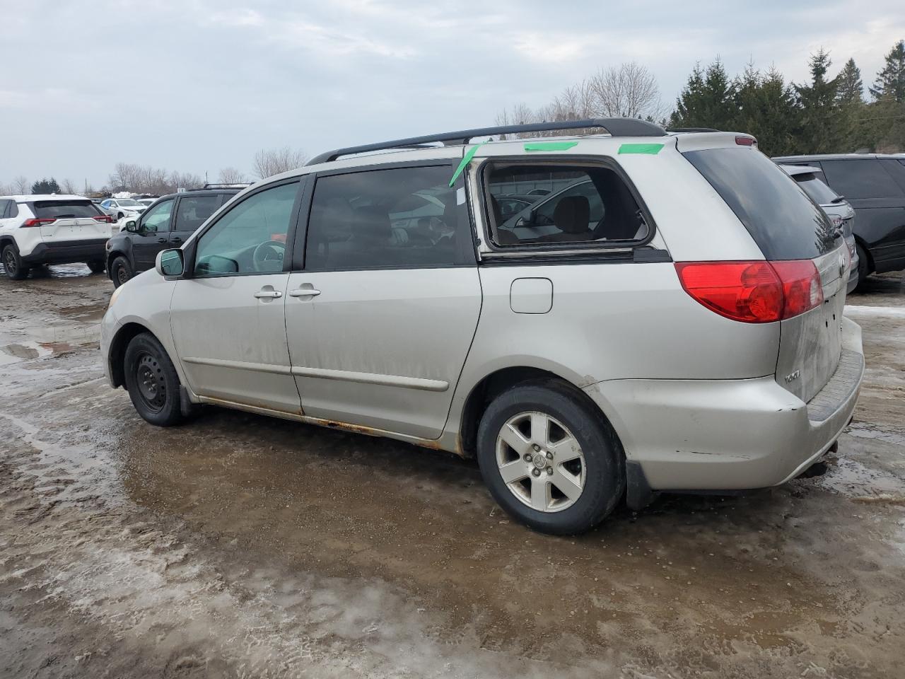 2008 Toyota Sienna - Image 2