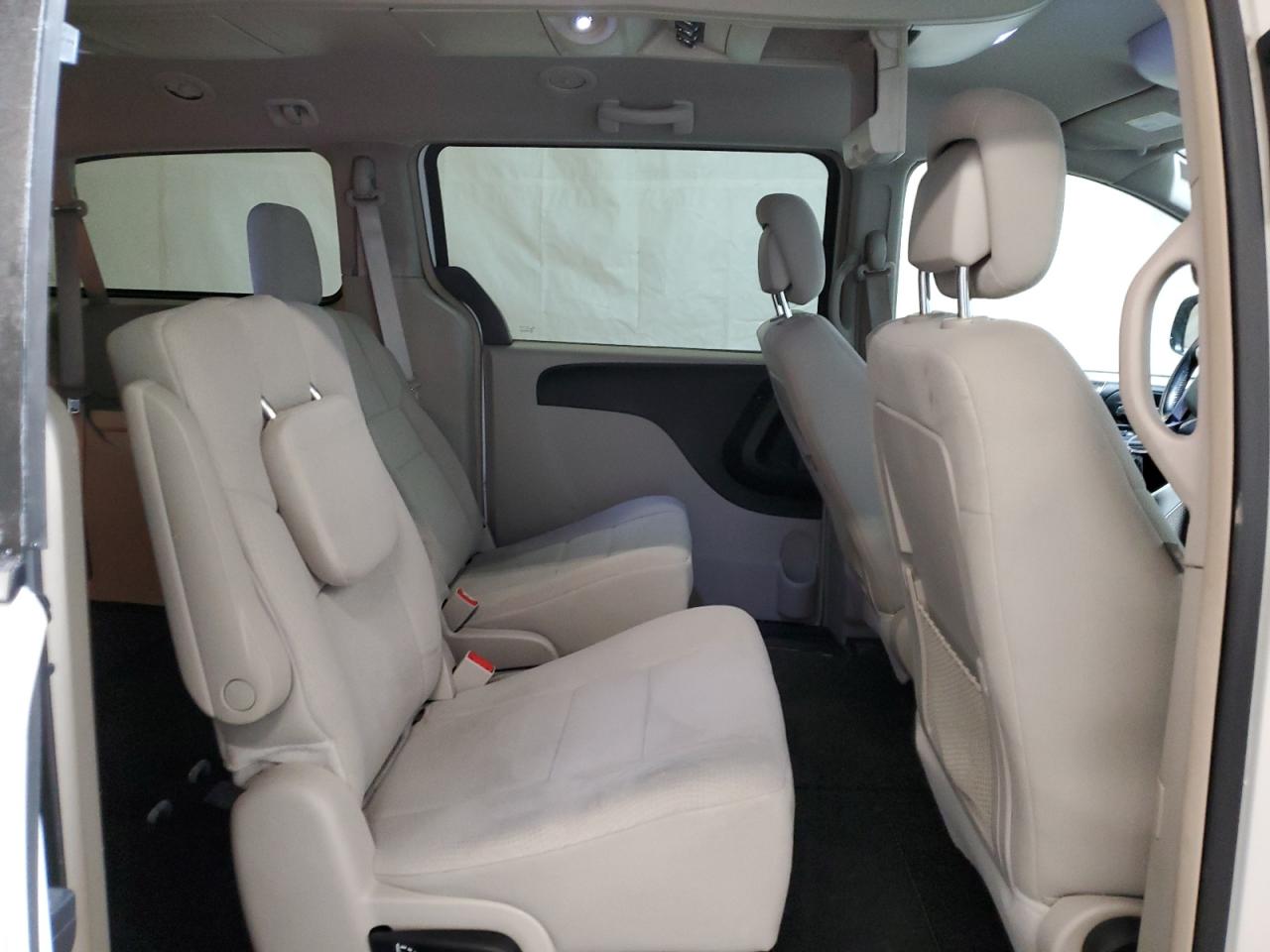 2012 Chrysler Town & Country - Image 11