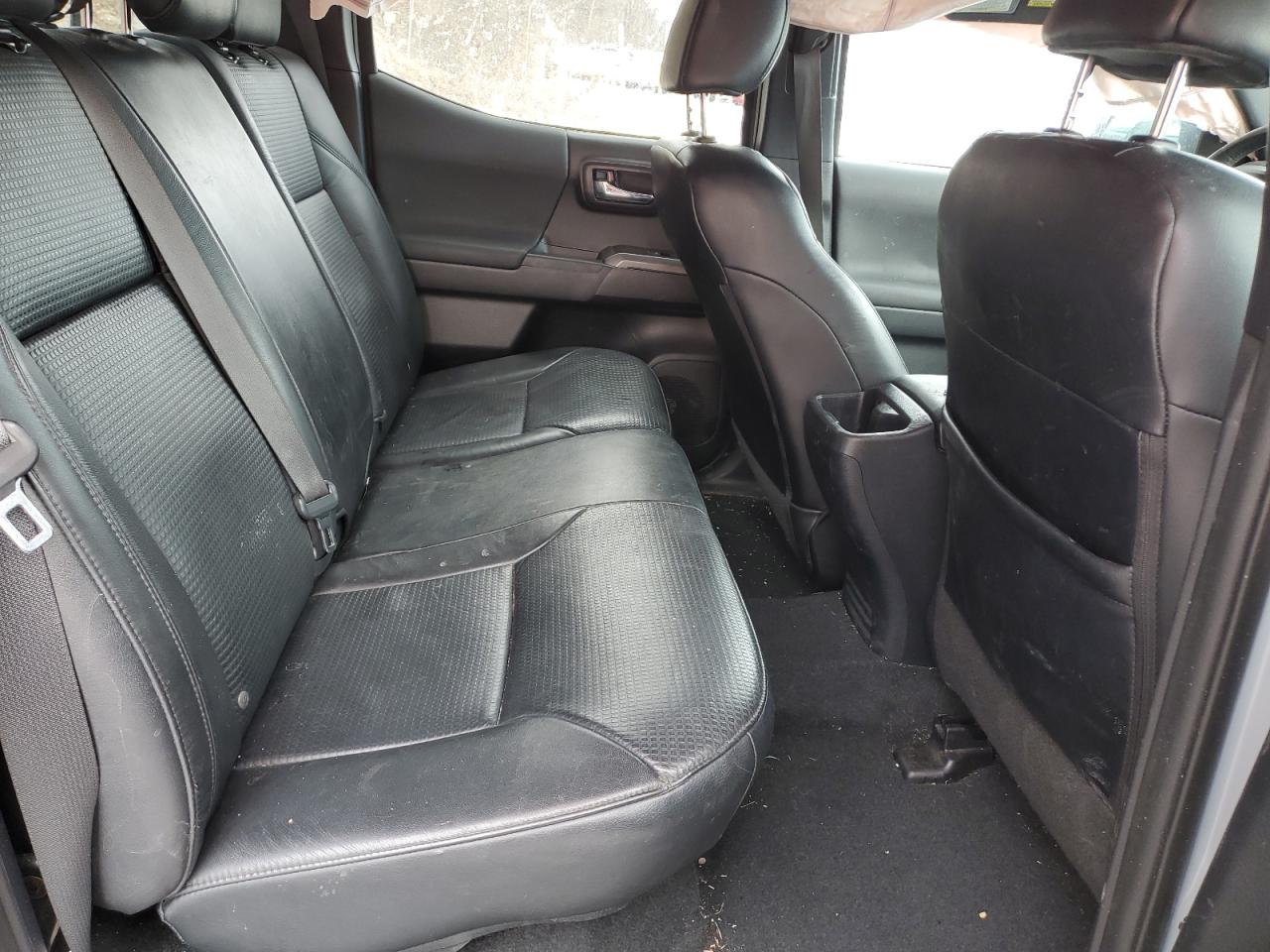 2018 Toyota Tacoma - Image 11