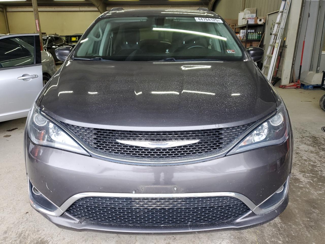 2017 Chrysler Pacifica - Image 5
