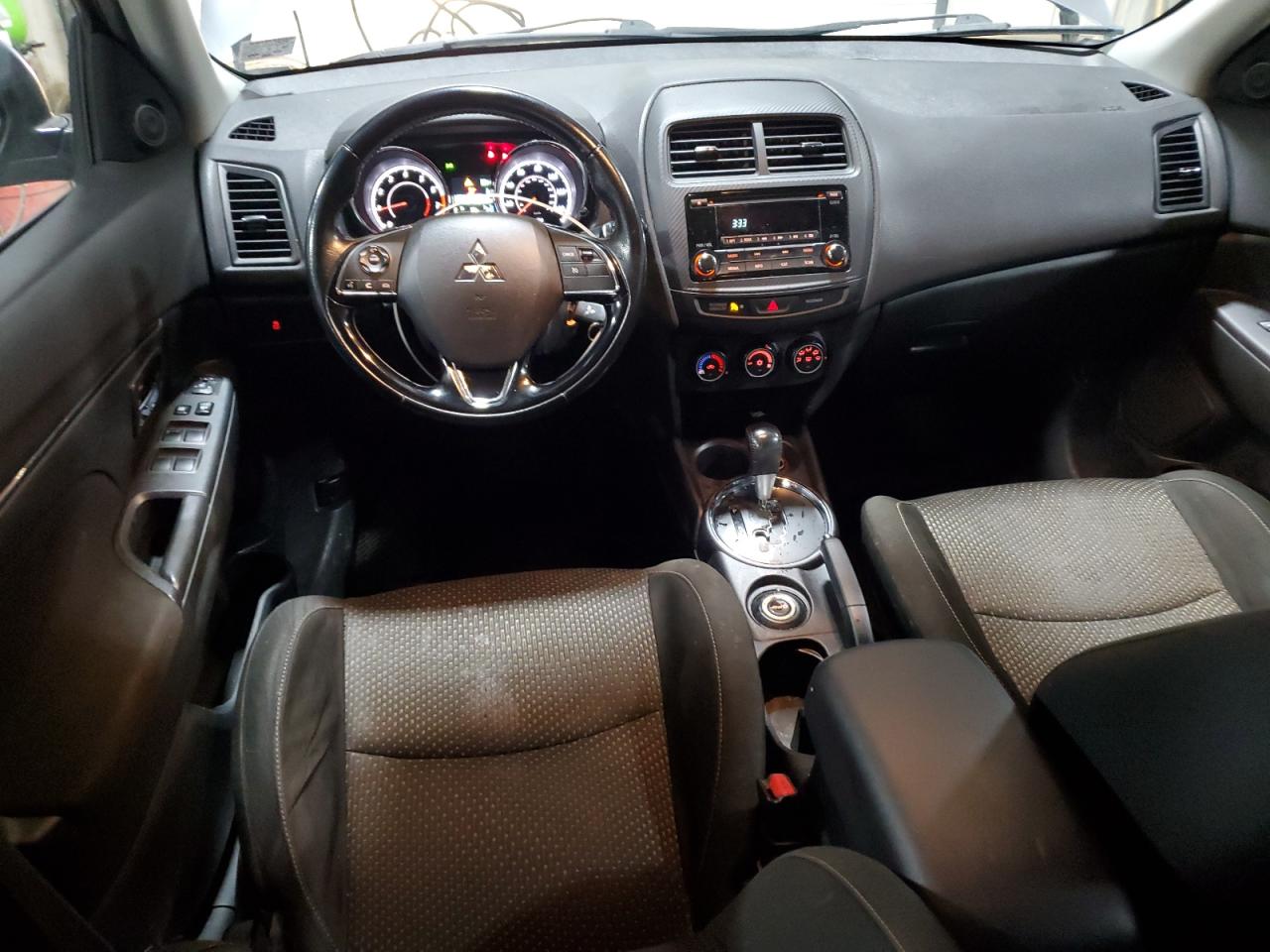 2016 Mitsubishi Outlander - Image 8