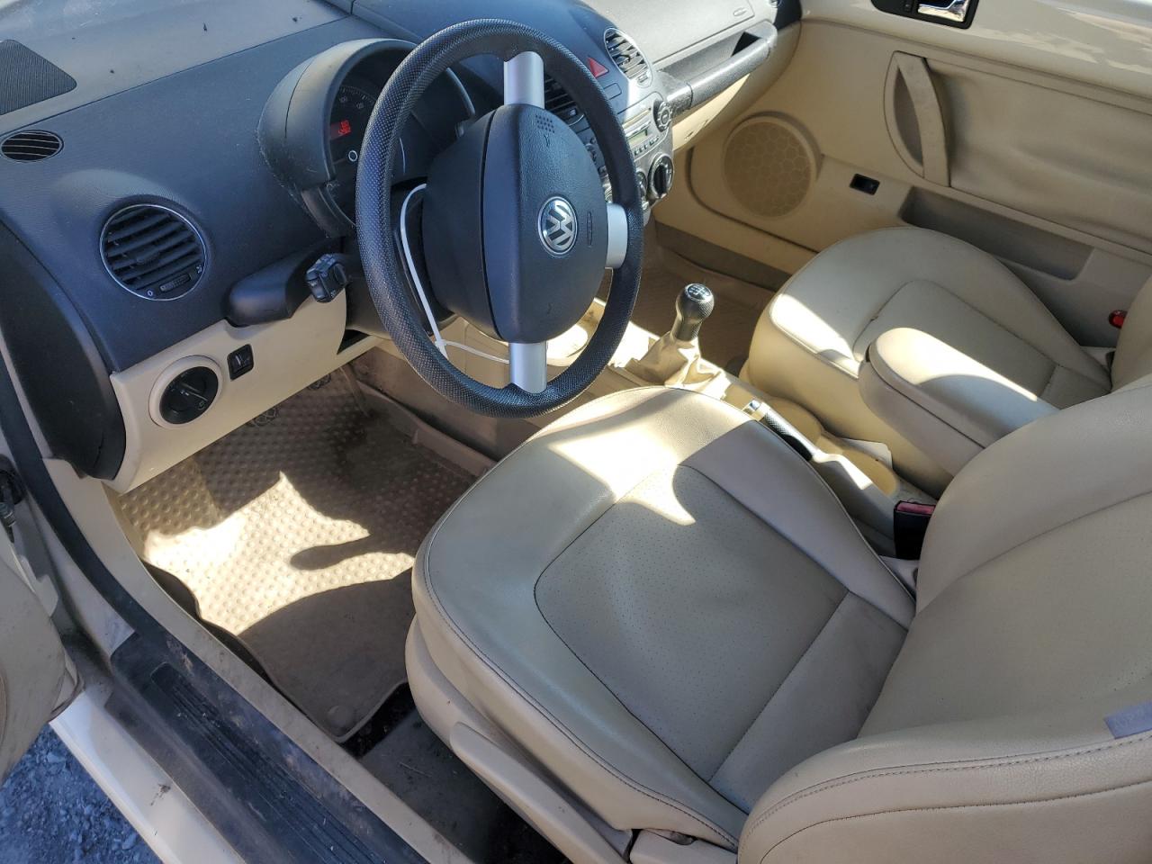 2006 Volkswagen Beetle - Image 8