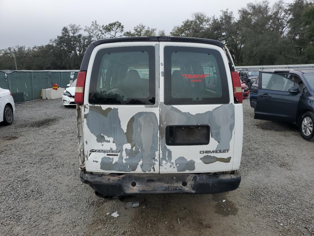 2004 Chevrolet Express - Image 6