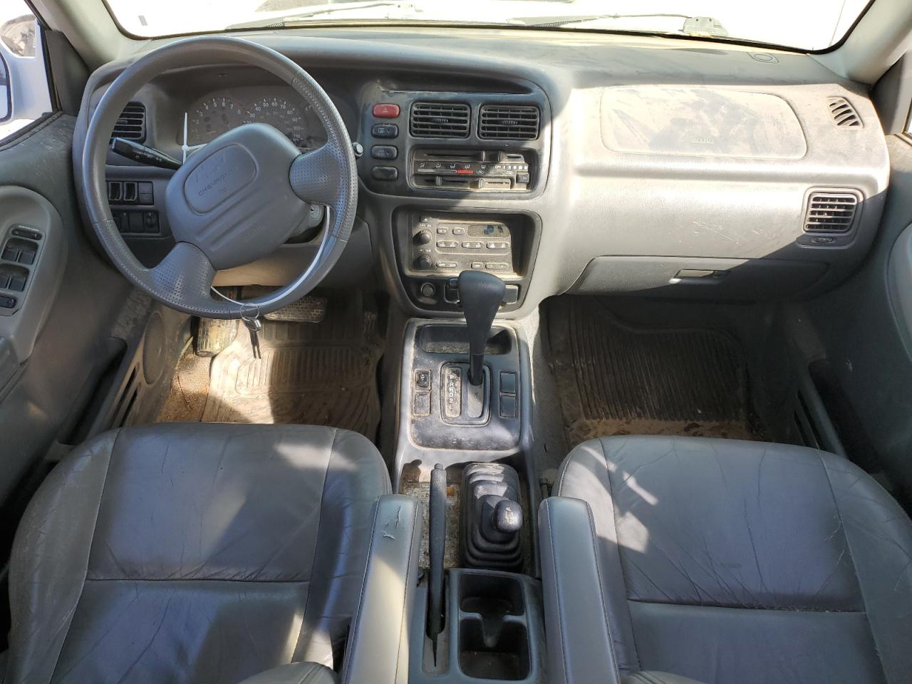 2002 Chevrolet Tracker - Image 8