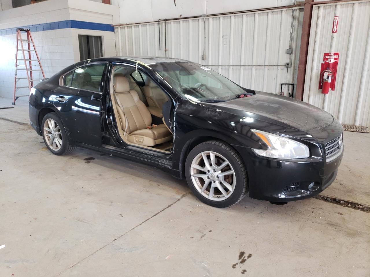 2010 Nissan Maxima - Image 4