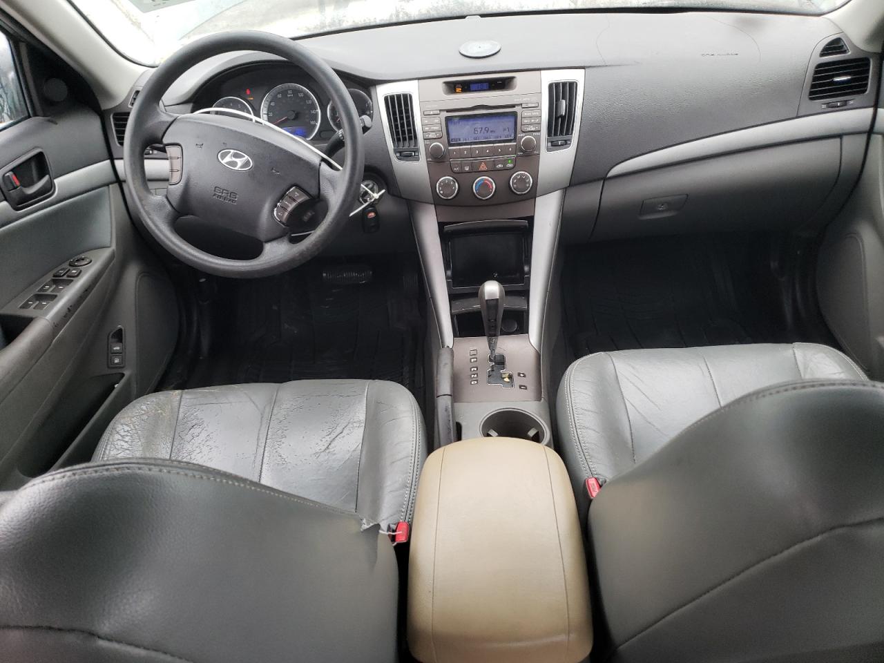 2010 Hyundai Sonata - Image 8
