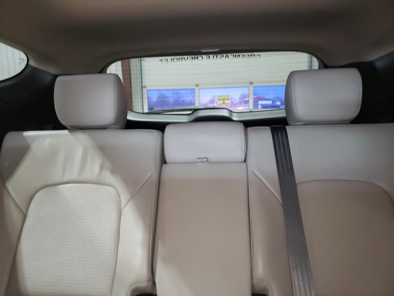 2015 Hyundai Santa Fe - Image 10