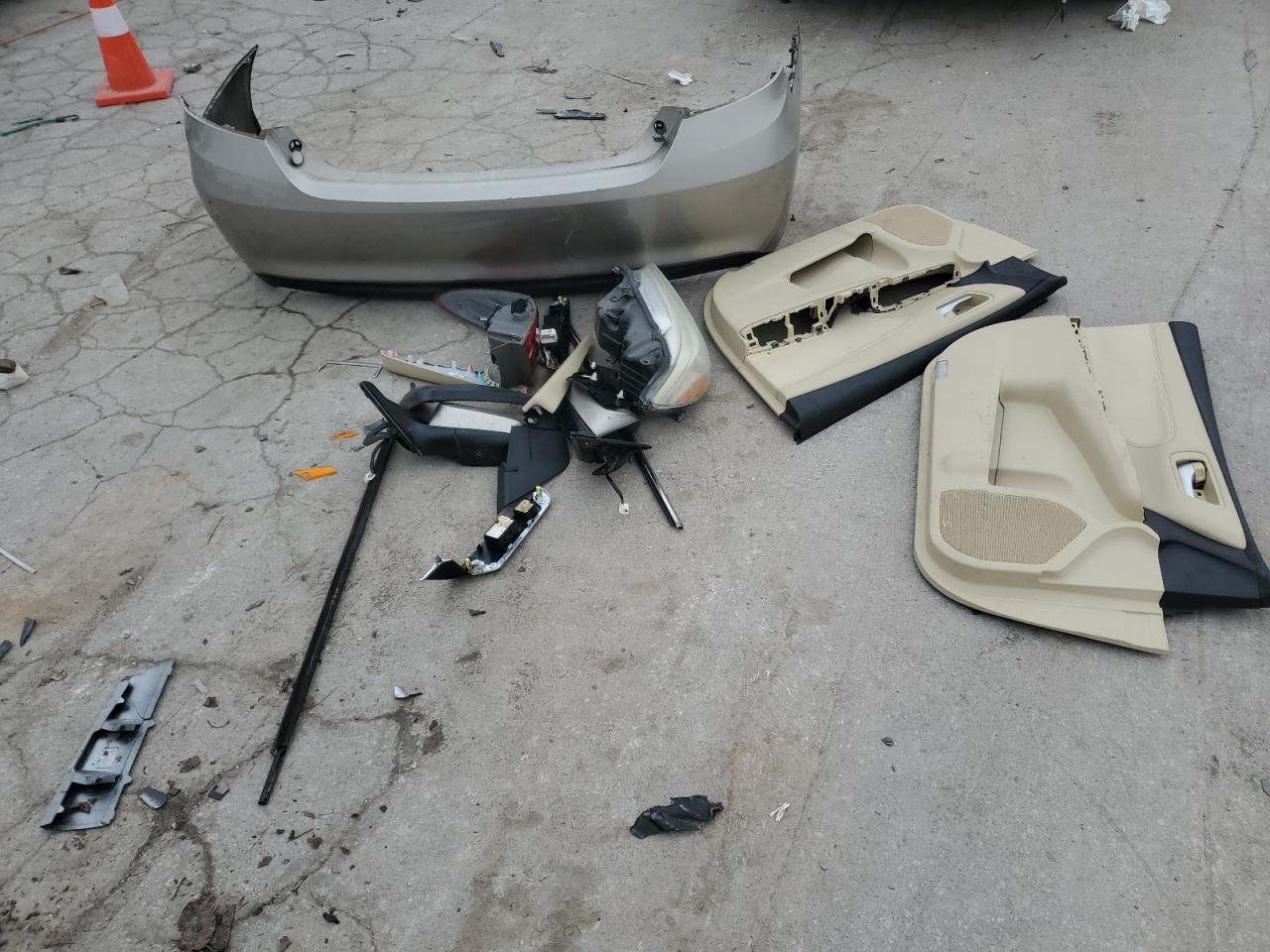 2015 Toyota Camry - Image 12